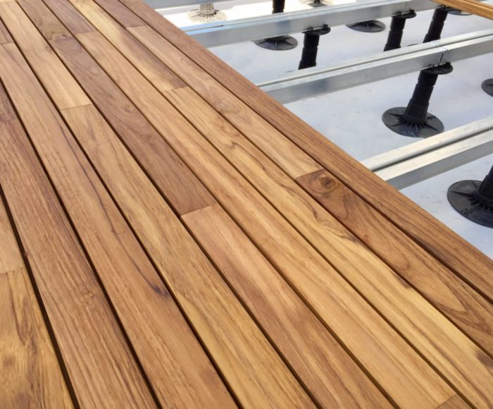 Tarima exterior de madera Exterpark Louvre Teka Plantación