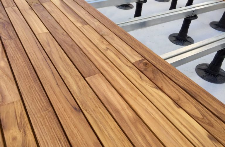 Tarima exterior de madera Exterpark Louvre Teka Plantación