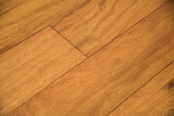 Suelo macizo de madera Elondo