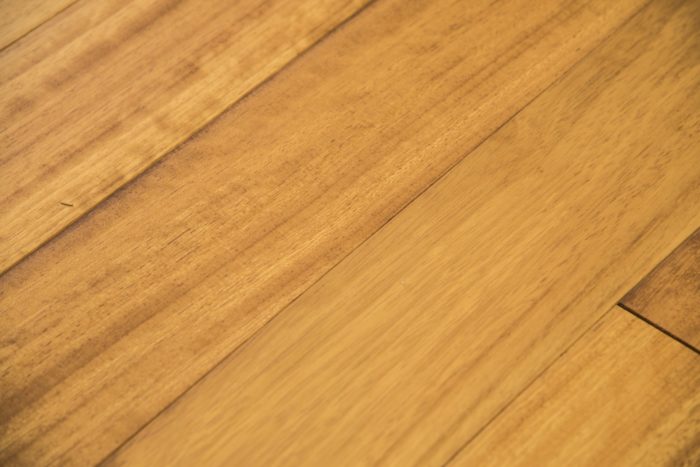 Suelo macizo de madera Iroko