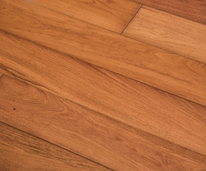 Suelo macizo de madera Sirari