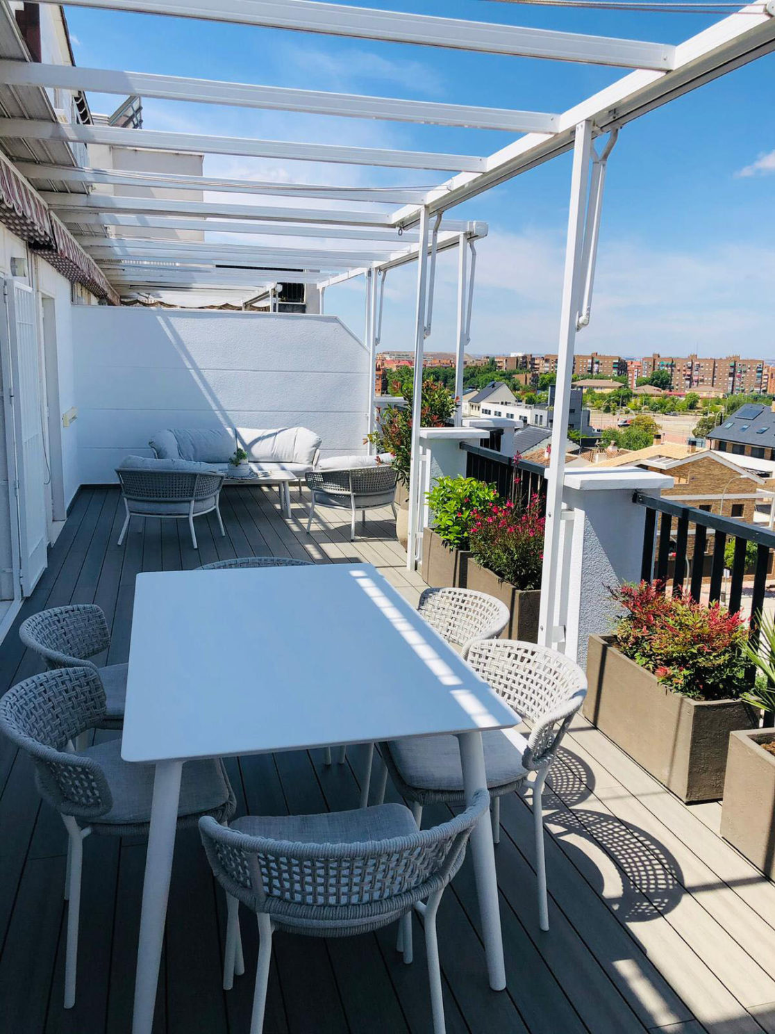 Proyecto Exterpark Tech Cube Plata en Terraza particular