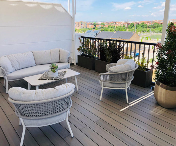 Proyecto Exterpark Tech Cube Plata en Terraza particular