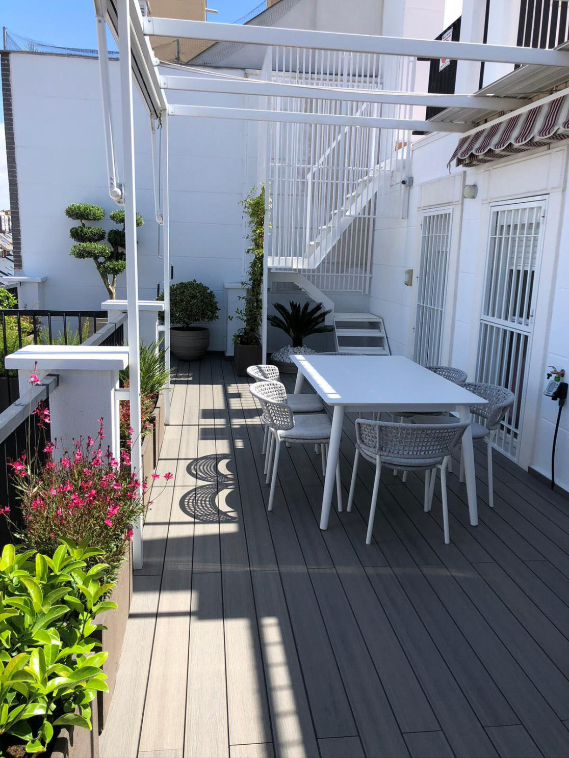 Proyecto Exterpark Tech Cube Plata en Terraza particular