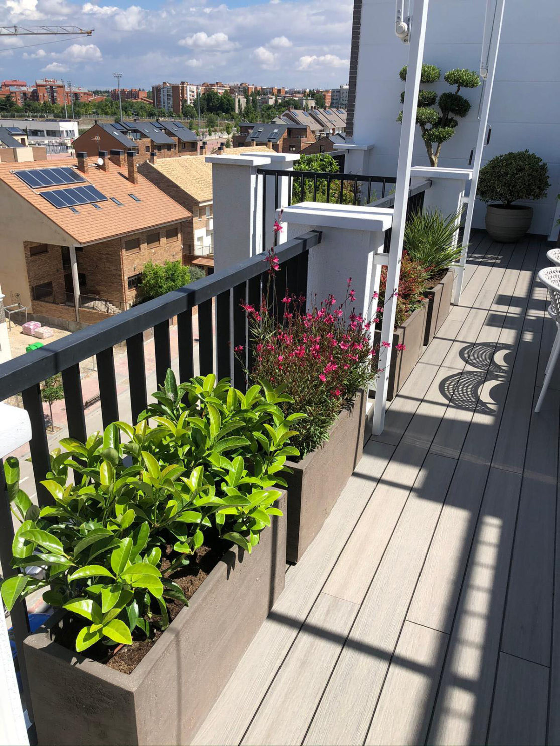 Proyecto Exterpark Tech Cube Plata en Terraza particular